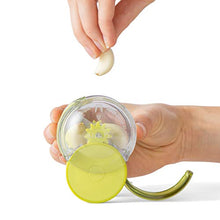 Load image into Gallery viewer, Chef&#39;n Garliczoom Garlic Chopper, One Size, Green
